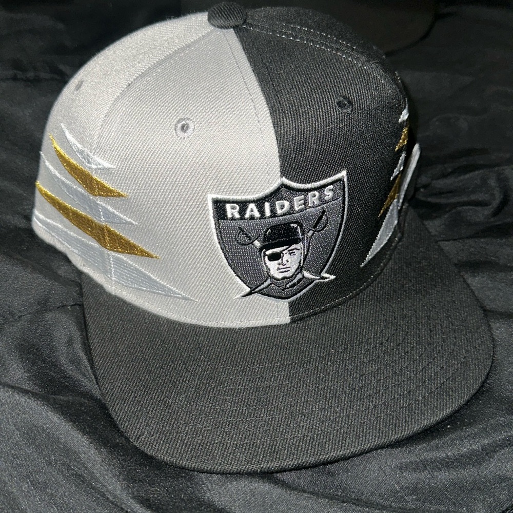 Raiders SnapBack like new wore once used great condition